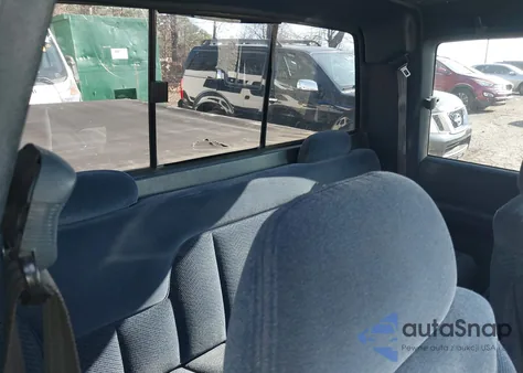 1998 Chevrolet C1500 Fleetside z USA, uszkodzony, nr VIN 1GCEC19R4WR145857